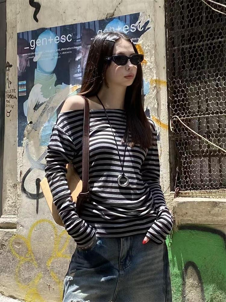Winter Clothing Aesthetic - เสื้อยืดผู้หญิงสไตล์เกาหลี ลายทาง แขนยาว แนวแฟรี่คอร์ Y2K แบบเปิดไหล่